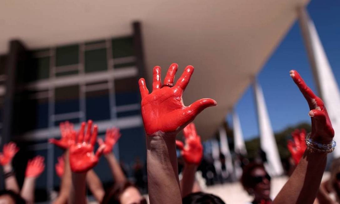 Protesto contra a violência direcionada à mulher, em Brasília Foto: Ueslei Marcelino / Agência O Globo
