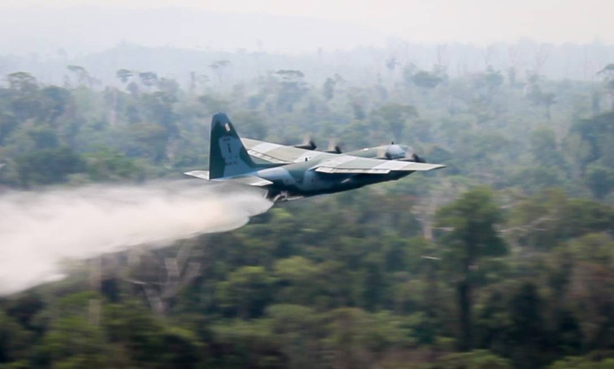 Ministério da Defesa Força Aérea emprega aeronaves C-130 Hércules no combate aos incêndios na Amazônia Foto: Divulgação / Ministério da Defesa