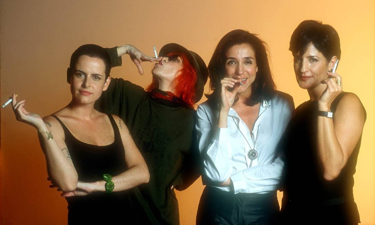 Fernanda Young (à esquerda) com Rita Lee, Mariza Orth e Mônica Waldvogel, na primeira versão do programa "Saia Justa", do GNT Foto: Divulgação