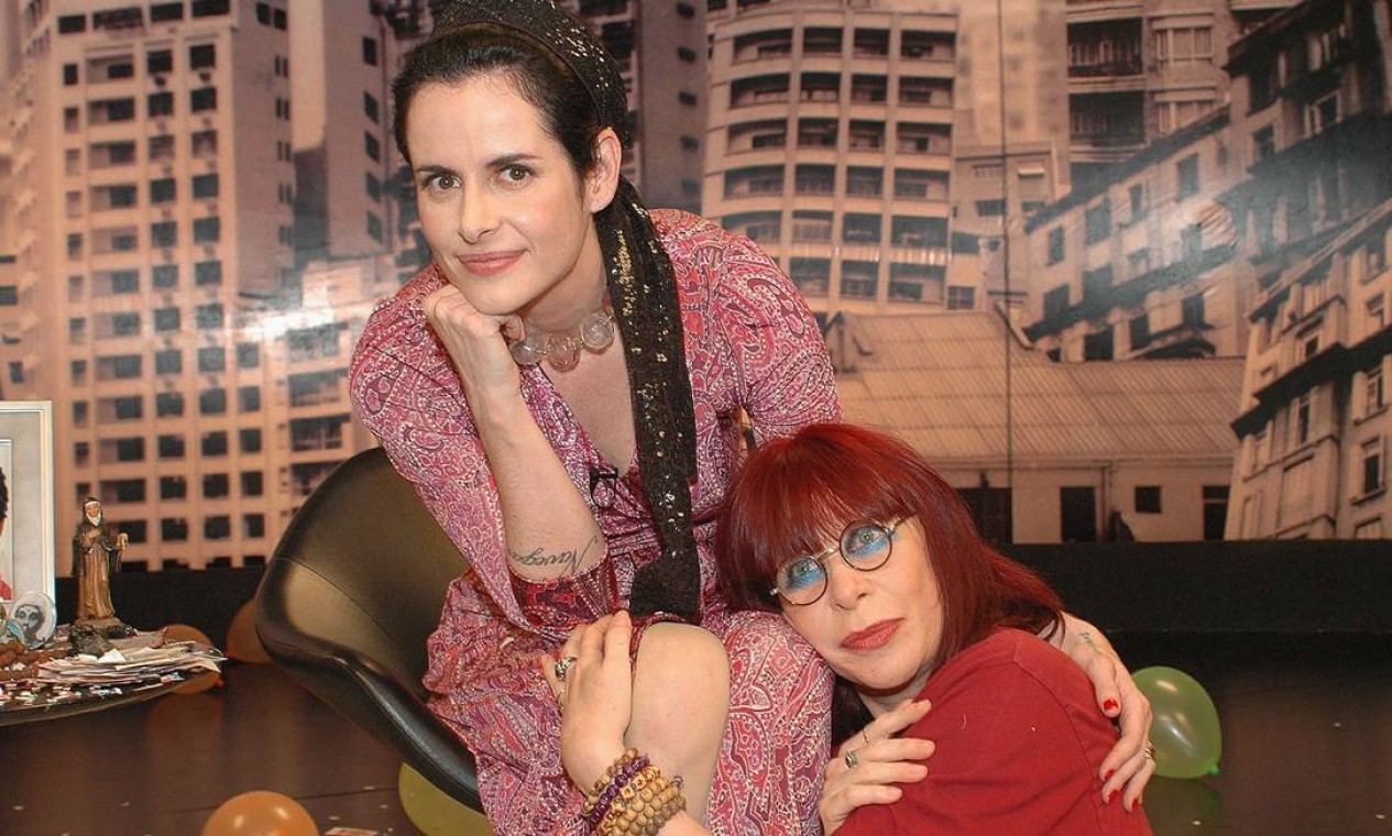 Fernanda Young com Rita Lee nos bastidores do programa "Irritando Fernanda Young" do GNT Foto: Divulgação