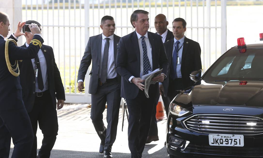 Presidente Jair Bolsonaro elevou o tom das críticas ao francês Emmanuel Macron, dizendo que não vai aceitar que o Brasil seja tratado "como terra de ninguém" Foto: Antonio Cruz/ Agência Brasil / Agência O Globo