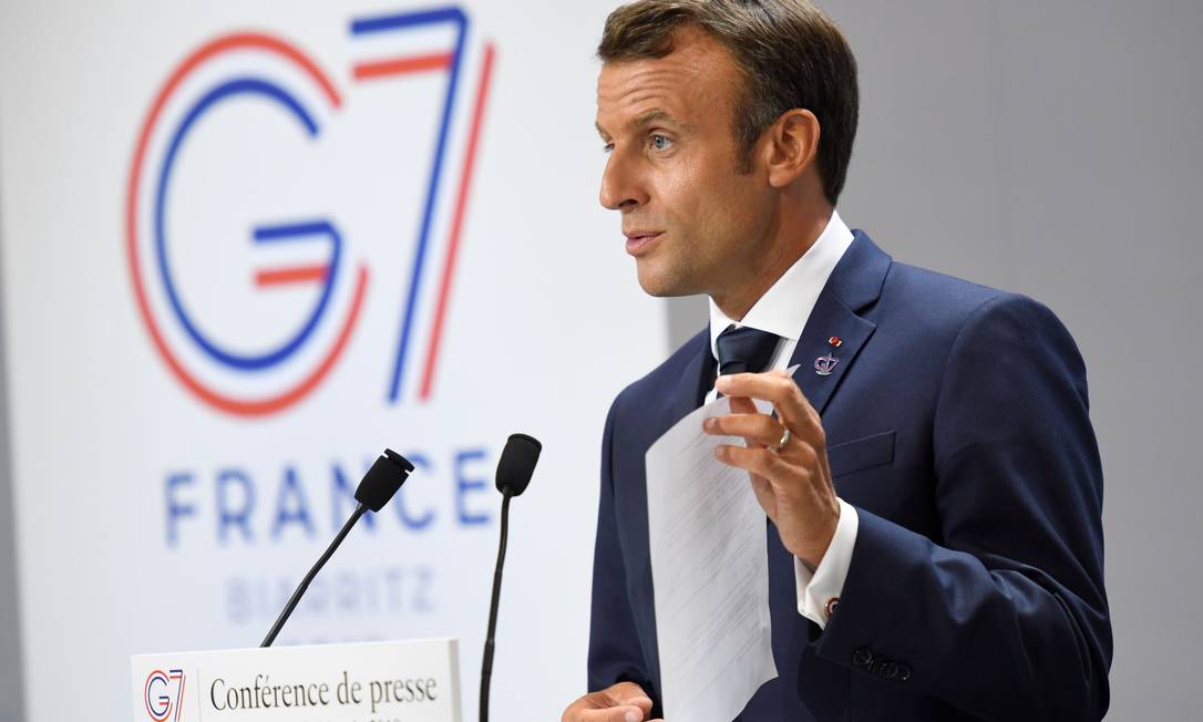 O presidente francês, Emmanuel Macron, durante entrevista coletiva em Biarritz, onde acontece o G7 Foto: BERTRAND GUAY / AFP