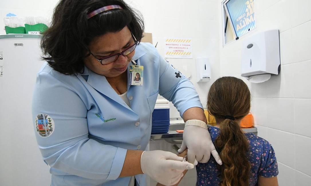 Criança recebe dose de vacina contra o sarampo em posto de Saúde de São Paulo Foto: Agência O Globo