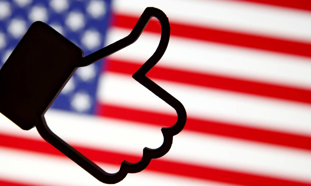 
Montagem do símbolo de ‘curtir’ do Facebook sobre bandeira dos EUA: rede social está de olho no assunto após denúncias de que foi usada pela Rússia para interferir nas eleições americanas de 2016
Foto:
Dado Ruvic
/
REUTERS
