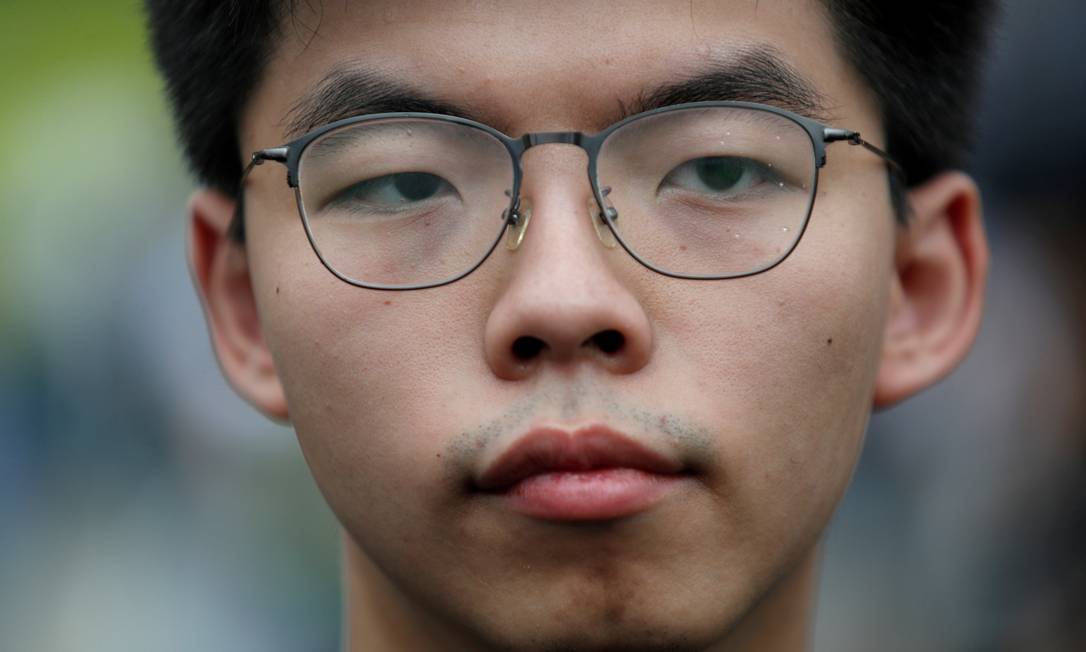 Ativista pró-democracia Joshua Wong, preso pela polícia de Hong Kong na sexta-feira, pelo horário local, quinta à noite no Brasil Foto: Jorge Silva / REUTERS