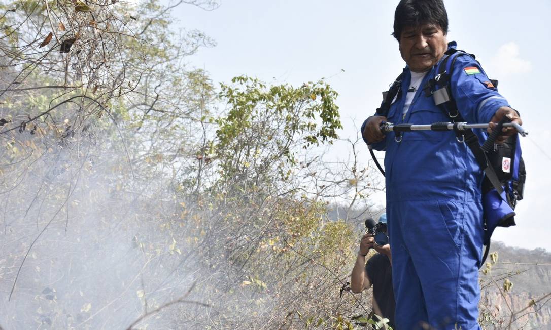 O presidente Evo Morales na comunidade de Santa Rosa, no leste do país Foto: HO / AFP