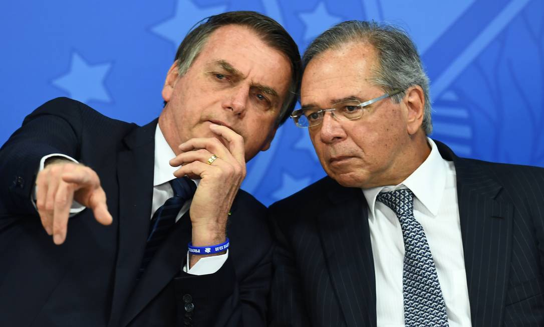 O presidente Jair Bolsonaro e o ministro da Economia, Paulo Guedes Foto: Evaristo Sá / AFP
