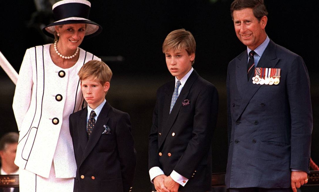 Diana, Harry, William e Charles, em Londres Foto: Princess Diana Archive / Getty Images