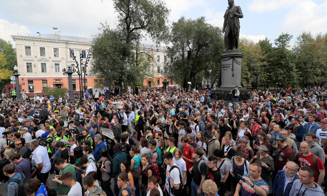 Manifestantes reunidos em Moscou Foto: TATYANA MAKEYEVA / REUTERS