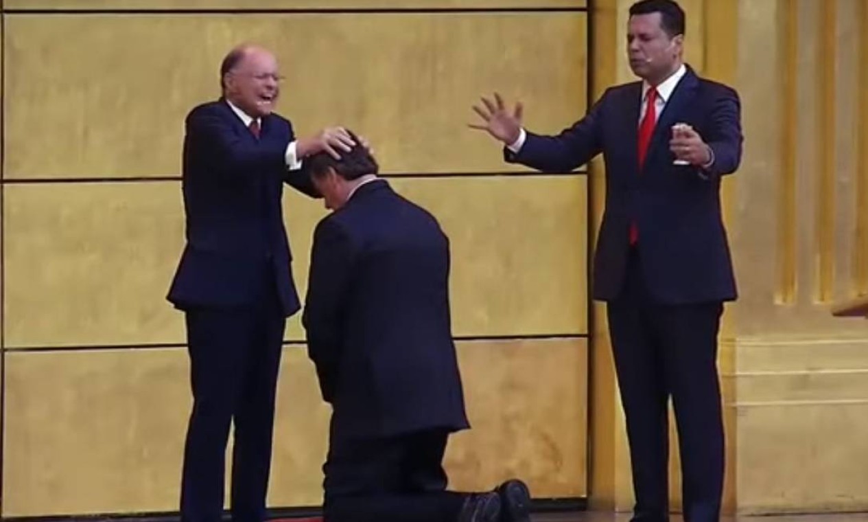 O presidente Jair Bolsonaro foi abençoado pelo bispo Edir Macedo, fundador da Igreja Universal do Reino de Deus Foto: Terceiro / Reprodução