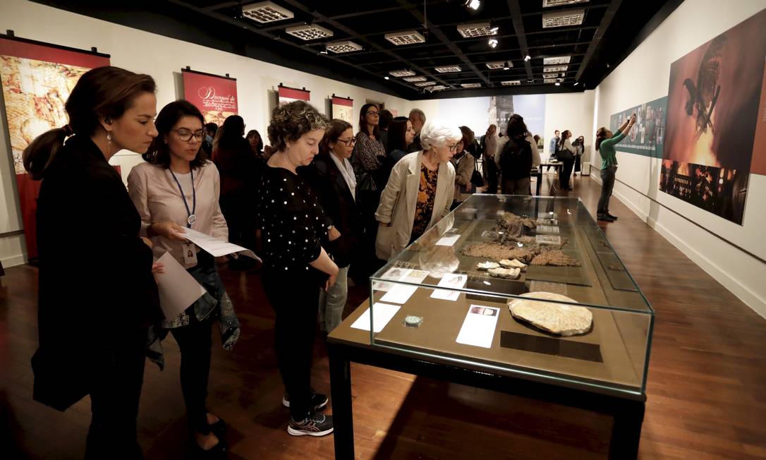 Exposição sobre Museu Nacional tem peça refeita por estudante