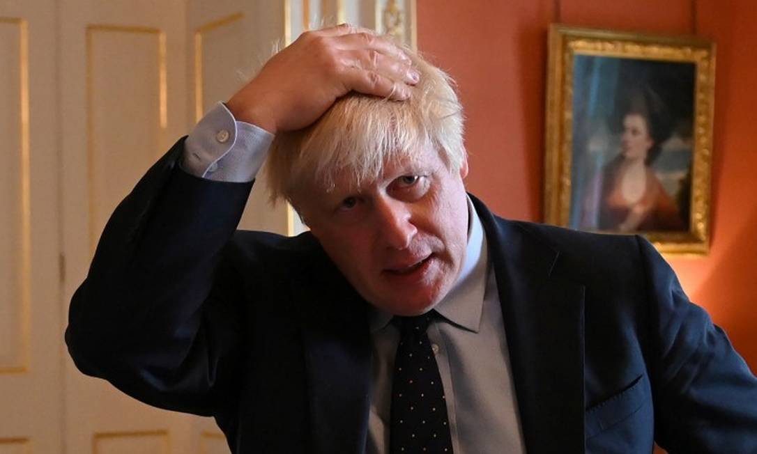 Boris Johnson, após uma reunião com trabalhadores do sistema público de saúde do Reino Unido Foto: POOL / REUTERS