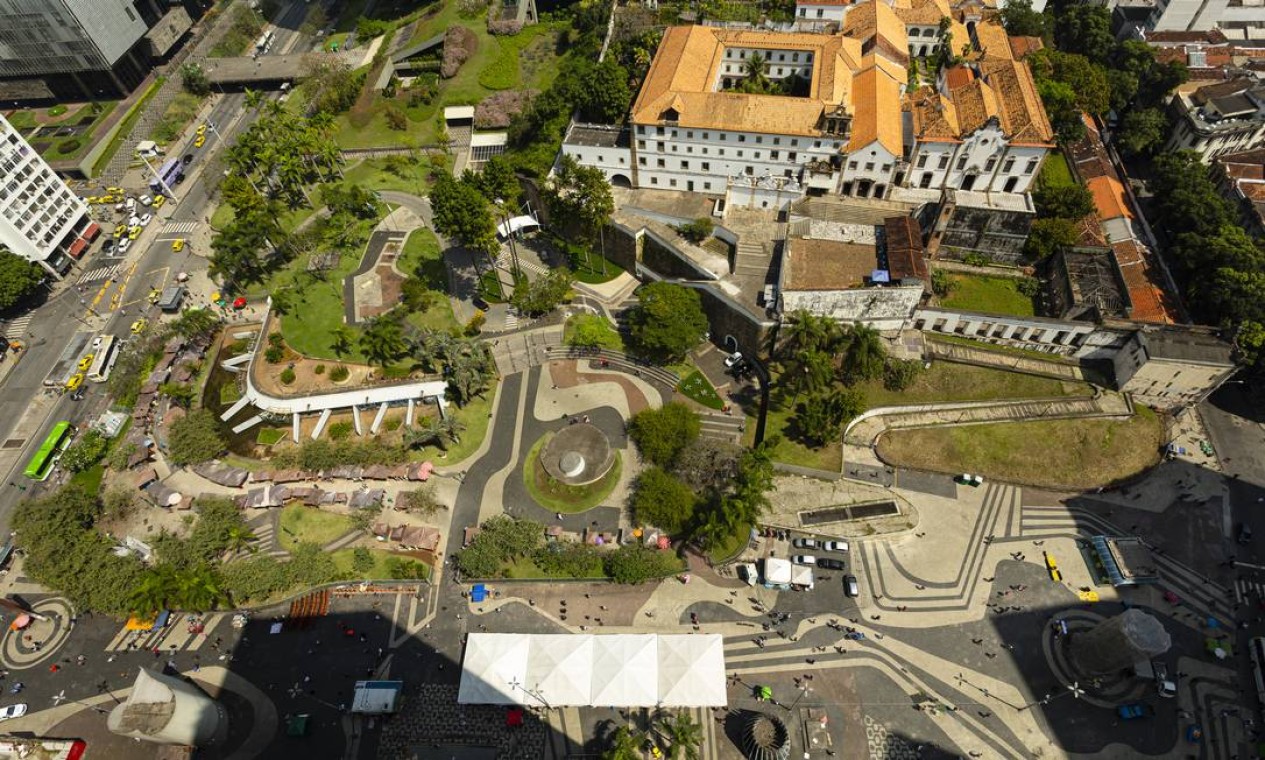Do alto: vista permite observar plenitude do projeto desenhado no Largo da Carioca Foto: Leo Martins / Agência O Globo - 03/09/2019