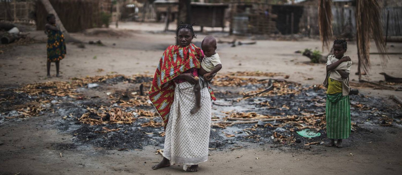 A vila de Aldeia da Paz, no Norte de Moçambique, foi incendiada por jihadistas no começo de agosto Foto: MARCO LONGARI / AFP 24-8-19