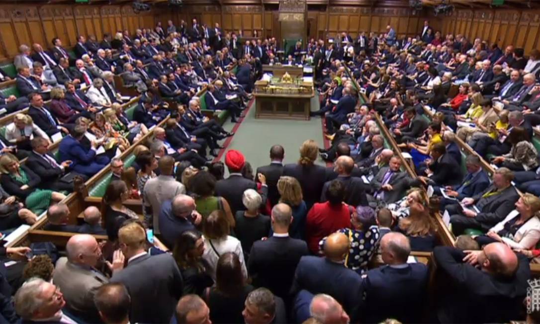 Parlamentares aguardam resultado de votação de urgência para projeto que barra Brexit sem acordo, um cenário que, segundo analistas traria sérios riscos ao país Foto: - / AFP