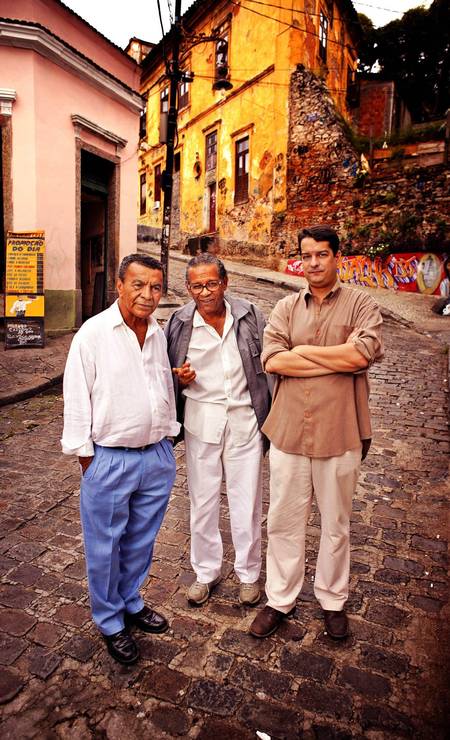 Monarco (à esquerda), Elton Medeiros e o violonista Luís Felipe de Lima, em foto de 2005 Foto: Leonardo Andrés / Divulgação