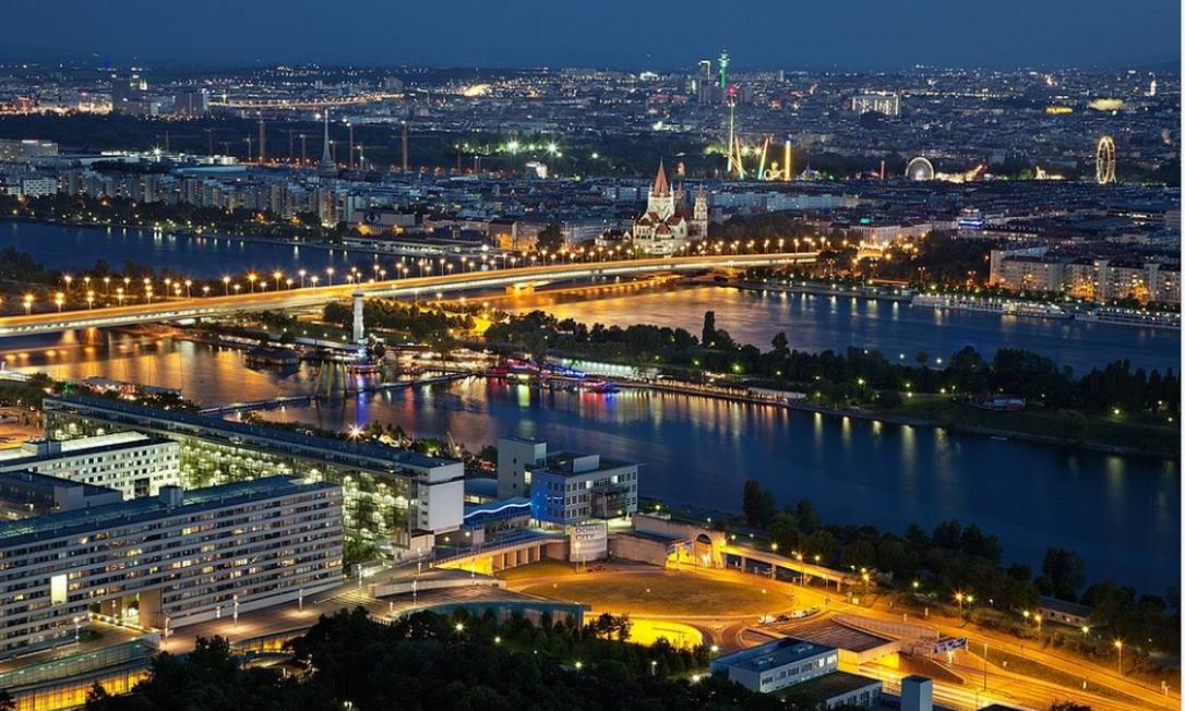 Vista aérea da cidade de Viena, à noite: cidade é considerad a melhor cidade para se viver, de acordo com a Economist Intelligence Unit Foto: Pixabay