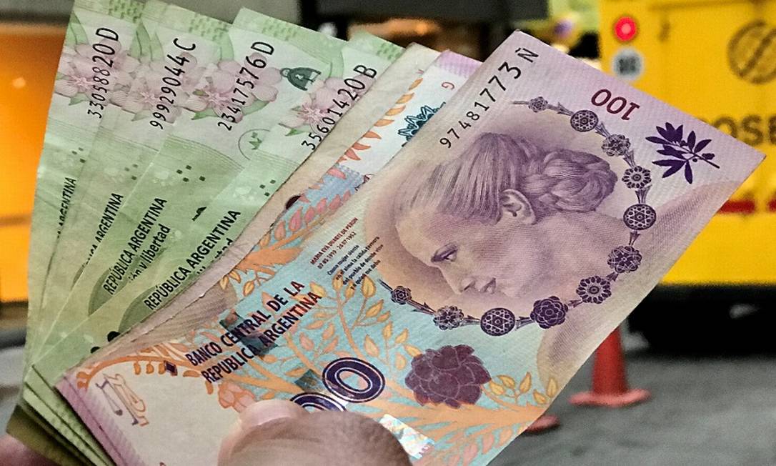 Pesos argentinos. Foto: Marcos Brindicci / Reuters