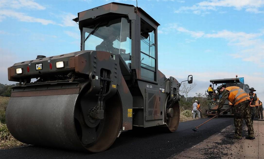 Volume de obras conduzidas pelo Exército despenca no governo Bolsonaro