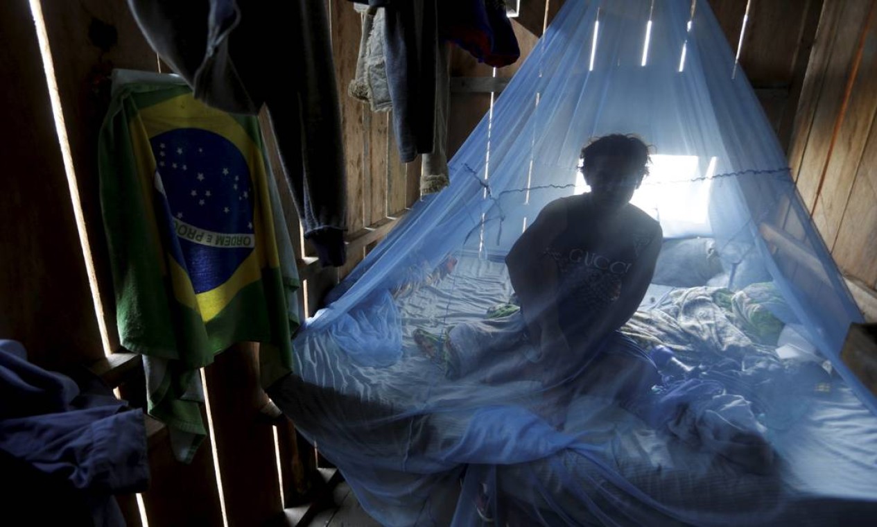 Na Bolívia, o garimpeiro brasileiro Darwin Moaqueira cogita voltar ao Acre Foto: Domingos Peixoto / Agência O Globo