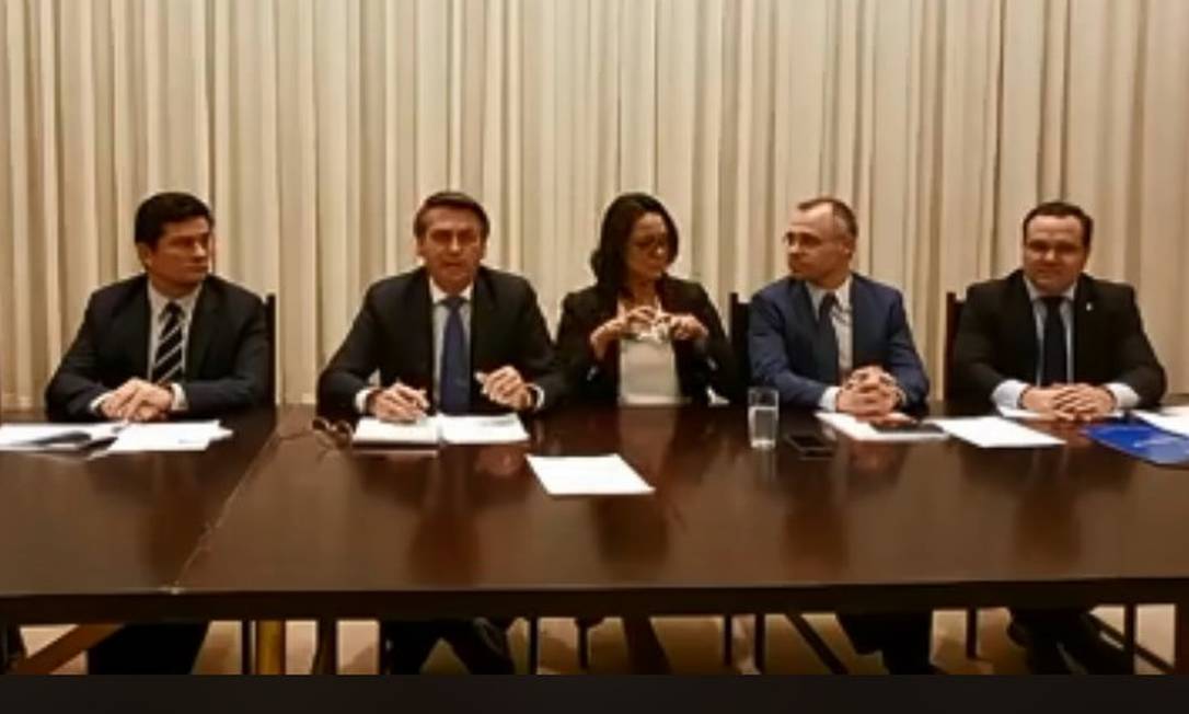 Bolsonaro pede que eleitores apaguem críticas a ele no Facebook Foto: Reprodução