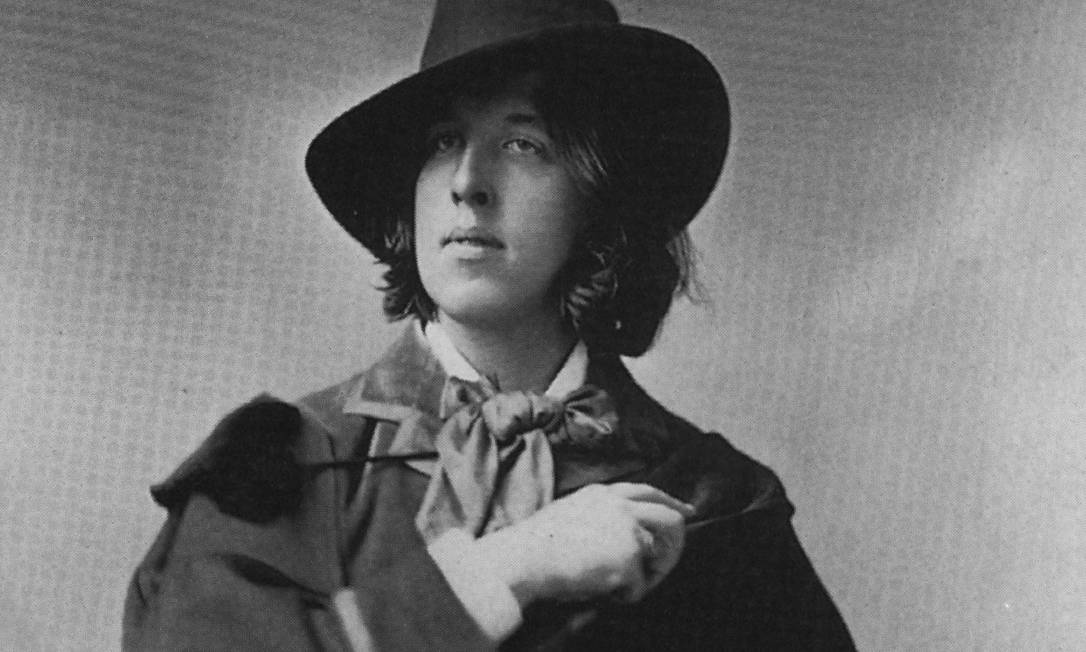 40424118_0203.1999DIVULGACAOPVTHE-WILDE-ALBUM-MERLIN-HOLLANDOSCAR-WILDE A vida secreta dos escritores vitorianos