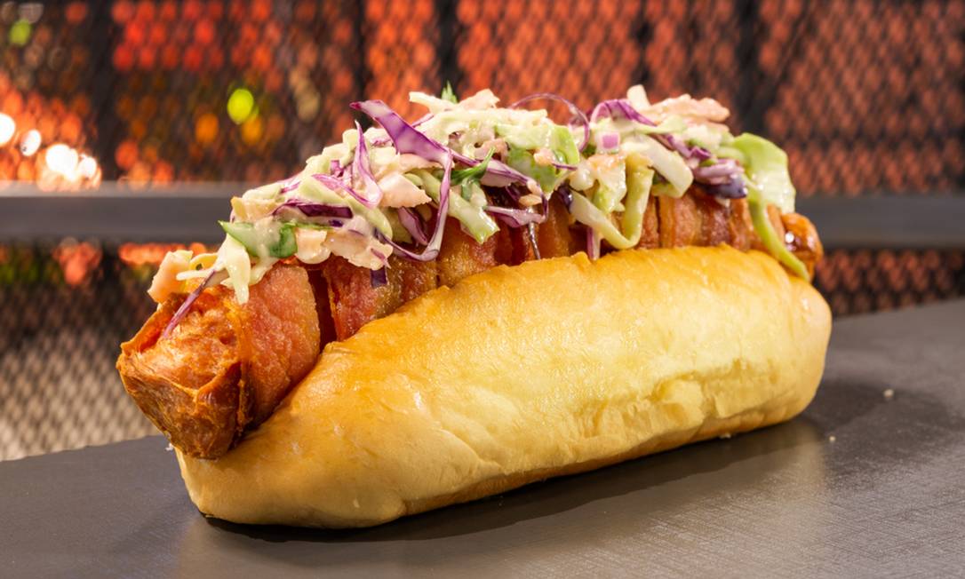 Bullguer. O Bulldog leva salsicha frankfurt enroladinha no bacon com salada coleslawFoto: Divulgação