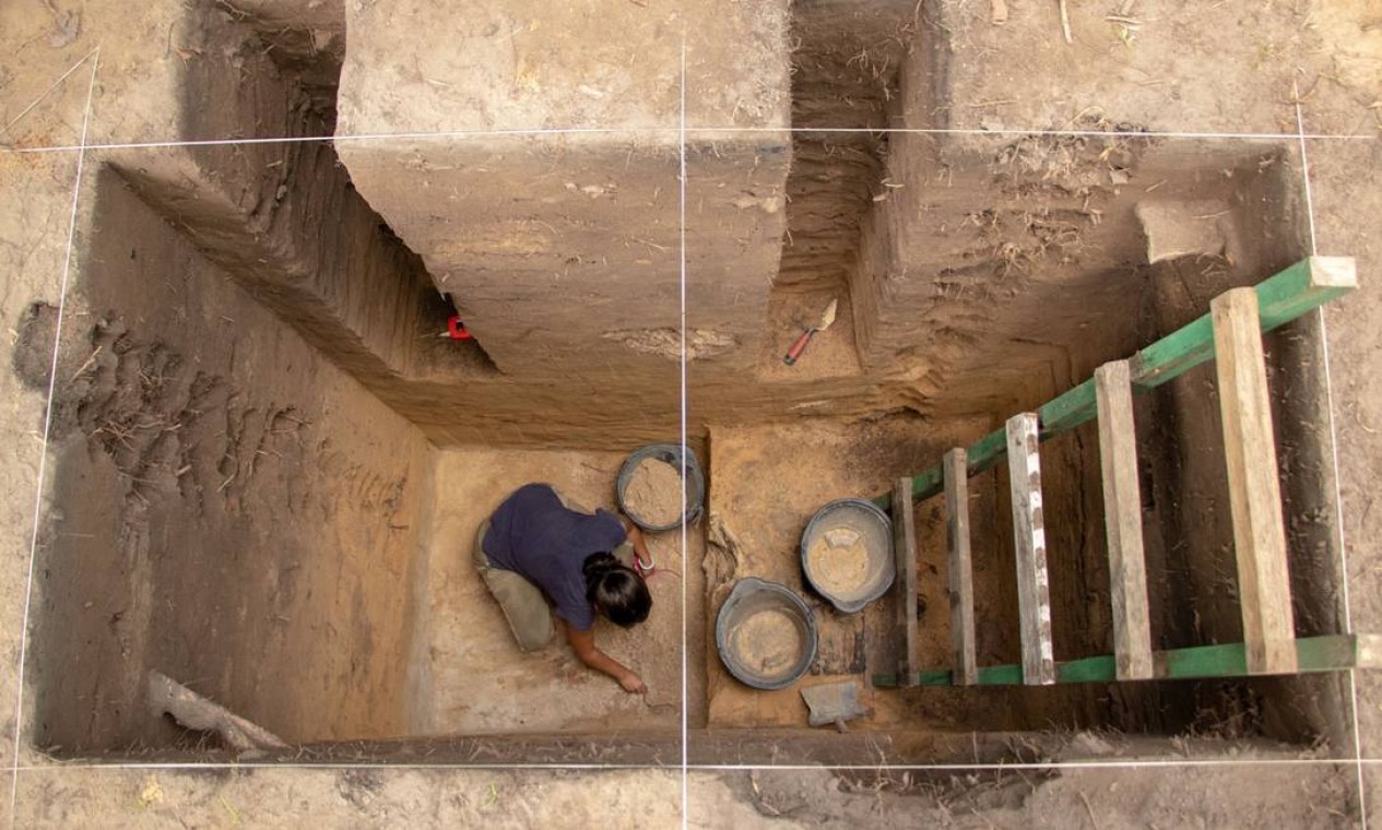 Unidade de escavação no complexo arqueológico Foto: Bernardo Oliveira /  