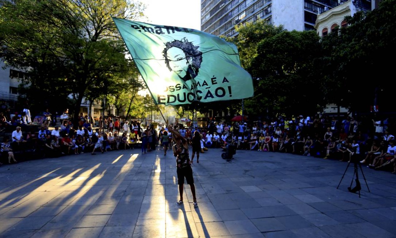 Manifestações polícitcas também são realizadas no local. Protesto pelos 300 dias da morte da Vereadora Marielle Franco Foto: Marcelo Theobald / Agência O Globo
