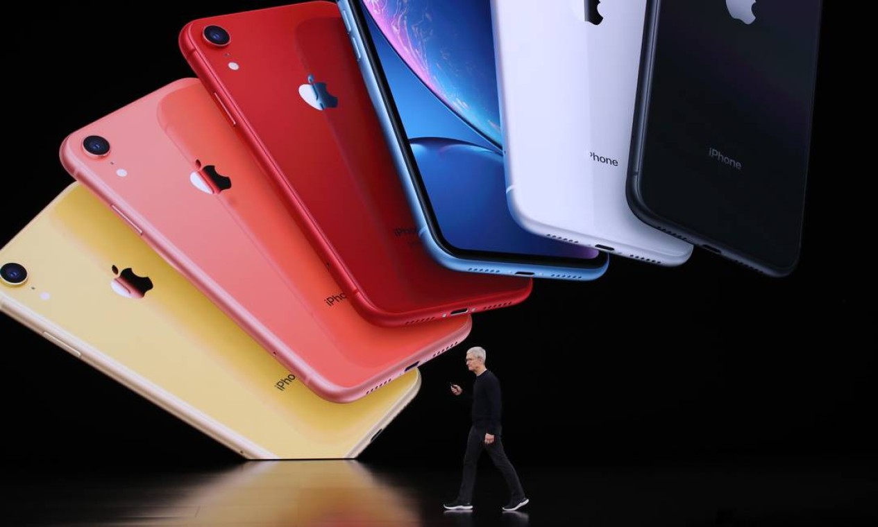 O CEO da Apple, Tim Cook, anuncia o novo iPhone 11 durante um evento especial no Teatro Steve Jobs, em Cupertino, Califórnia. A Apple apresentou novos produtos durante o evento Foto: JUSTIN SULLIVAN / AFP