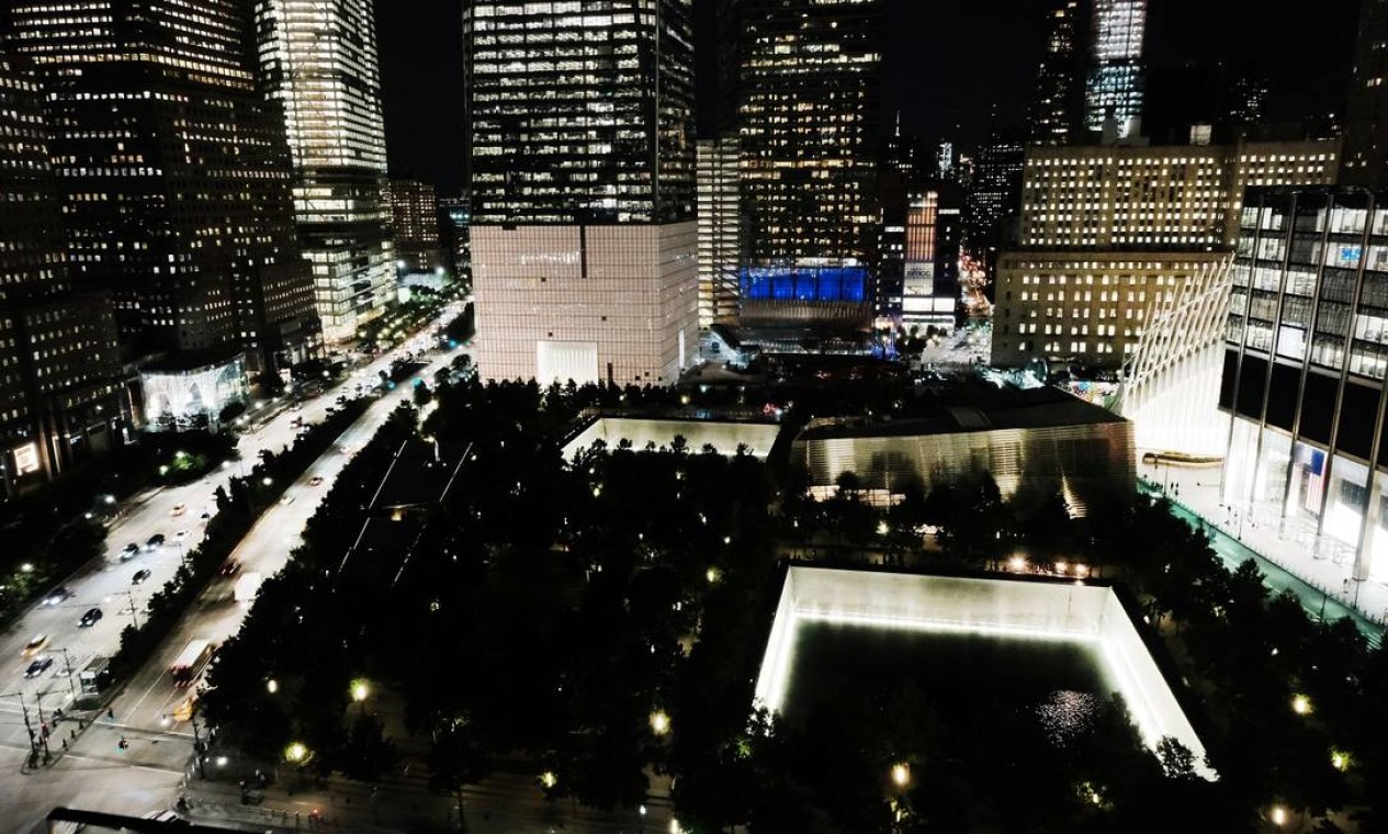 Além das piscinas, há um Museu dentro do World Trade Center Memorial, com exibições permanentes e temporárias. A entrada para o local custa US$ 26 Foto: SPENCER PLATT / AFP
