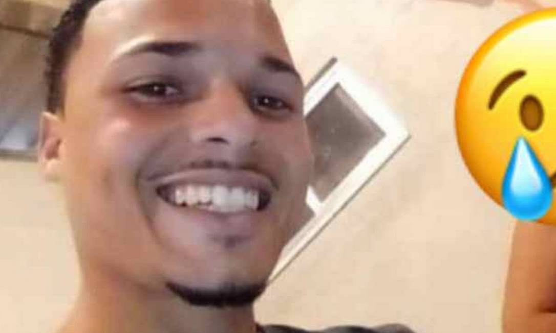 Jonathan dos Santos Martins, de 21 anos, morreu ao ser baleado no peito Foto: Reprodução