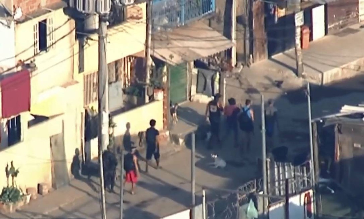 Os criminosos percorreram ruas da CDD para fugir da operação da polícia militar e chegar à mata Foto: Picasa / Agência O Globo