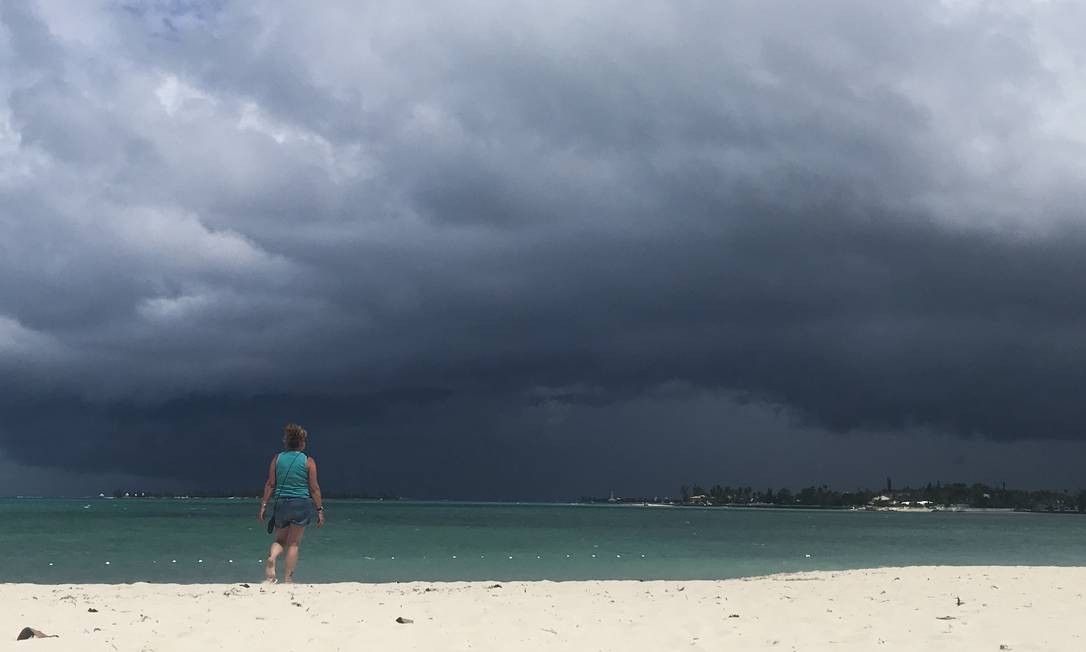 Tempestade Humberto chega às Bahamas após devastação do furacão Dorian