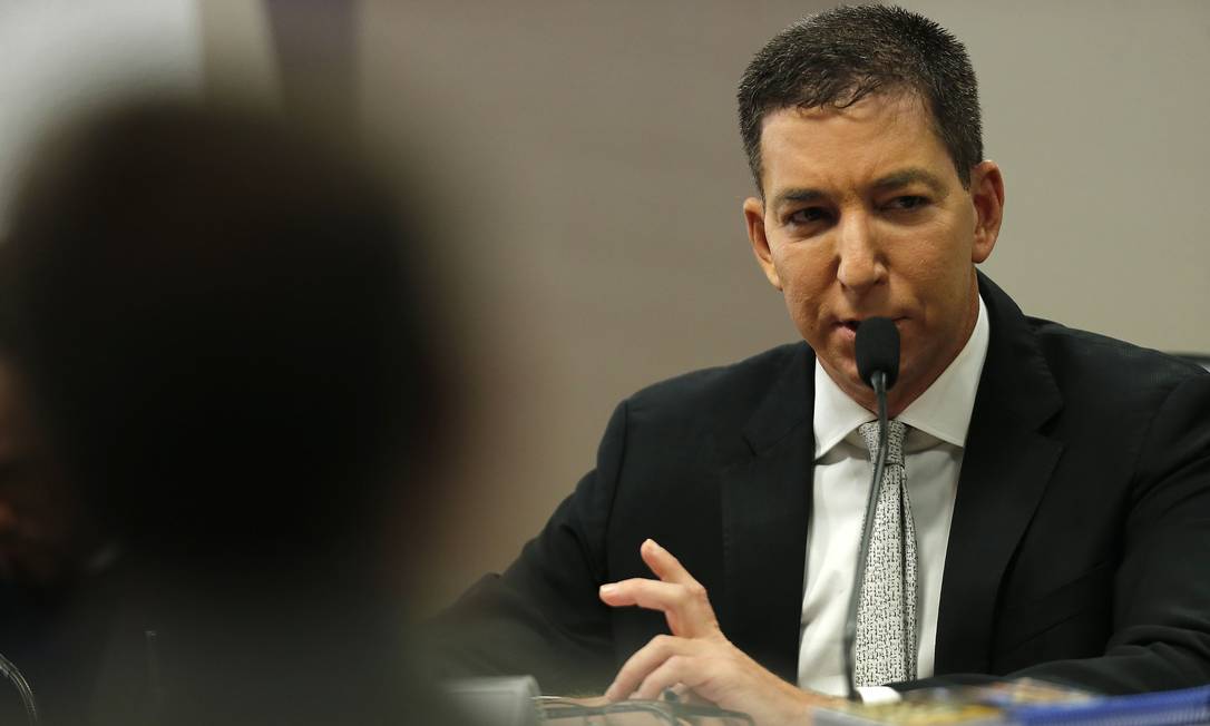 O jornalista Glenn Greenwald durante audiência no Senado Foto: Jorge William / Agência O Globo