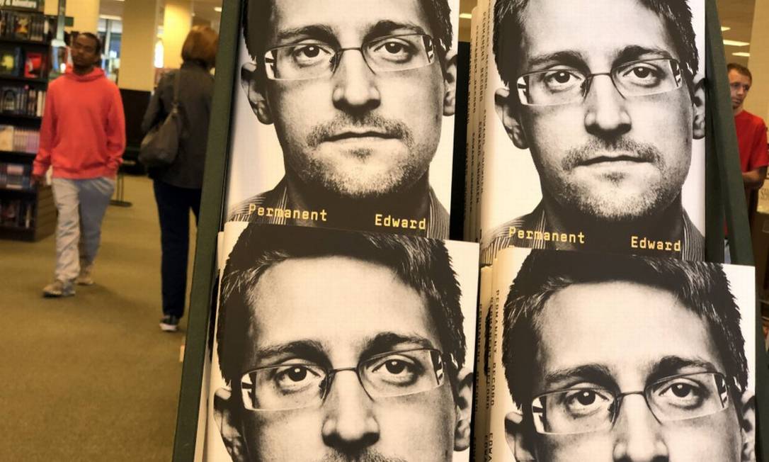 Livro de Edward Snowden em livraria na Califórnia Foto: JUSTIN SULLIVAN / AFP