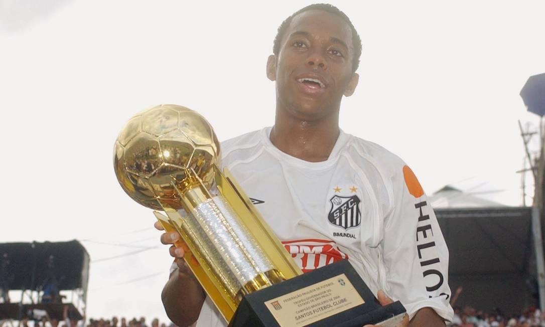 Mais um título do Campeonato Brasileiro. O Santos vence por 2 a 1 o Vasco em partida disputada no Estádio Benedito Teixeira (Teixeirão), em São José do Rio Preto Foto: Nelson Coelho / Diário de São Paulo / 19/12/2004