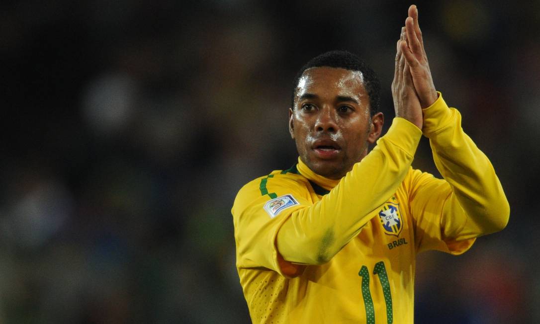 Na copa do Mundo de 2010, disputada na África do Sul, Robinho conqueistou a vaga de titular no ataque Foto: FRANCK FIFE / AFP