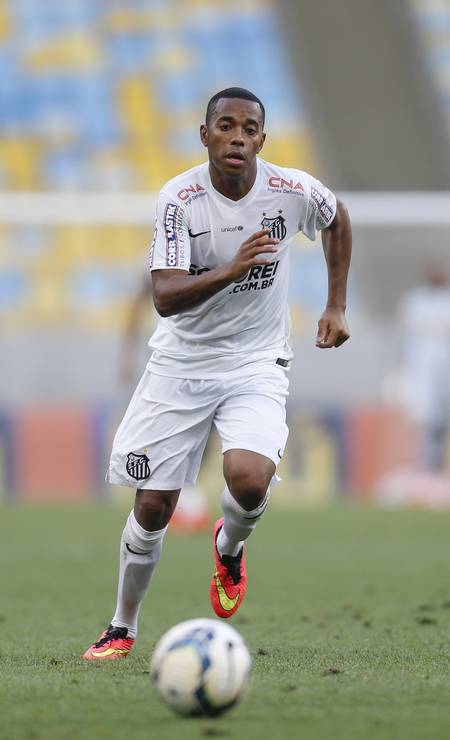 Em 2014, Robinho volta a jogar no Santos. Foi a terceira vez que o atacante jogou pelo clube Foto: Alexandre Cassiano / Agência O Globo