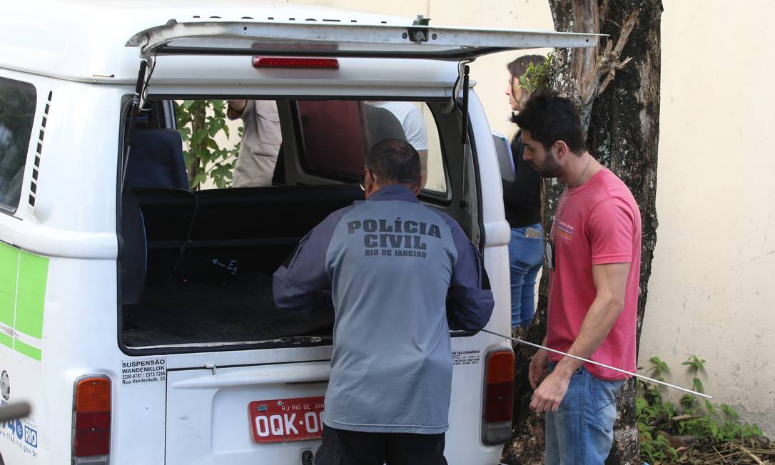 Menina de 8 anos morre após levar tiro dentro de kombi no Complexo do  Alemão Jornal MEIA HORA - Geral