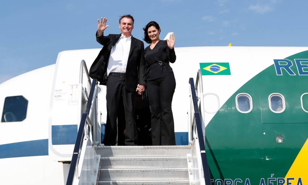 O presidente Jair Bolsonaro e a esposa Michelle Bolsonaro na chegada a Nova York, EUA Foto: Allan Santos/ Presidência da Re / Agência O Globo
