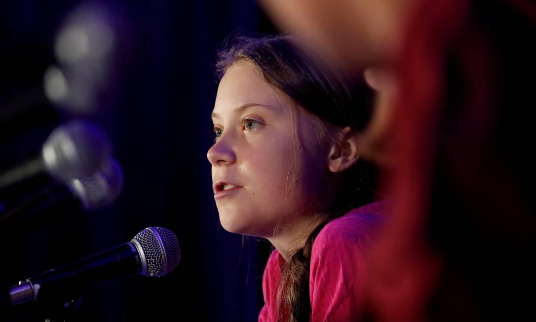 A ativista sueca Greta Thunberg fala a estudantes de 12 países que protestaram no Comitê dos Direitos da Criança da ONU Foto: Shannon Stapleton / REUTERS