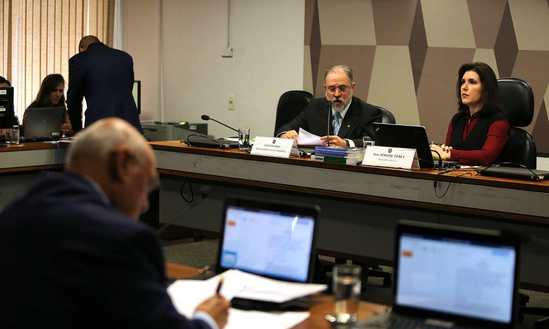 O subprocurador-geral da República Augusto Aras participa de sabatina na CCJ do Senado Foto: Jorge William / O Globo