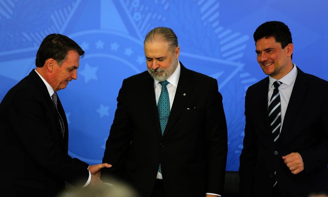 Bolsonaro dá posse a Aras e pede colaboração com 'boas políticas ...
