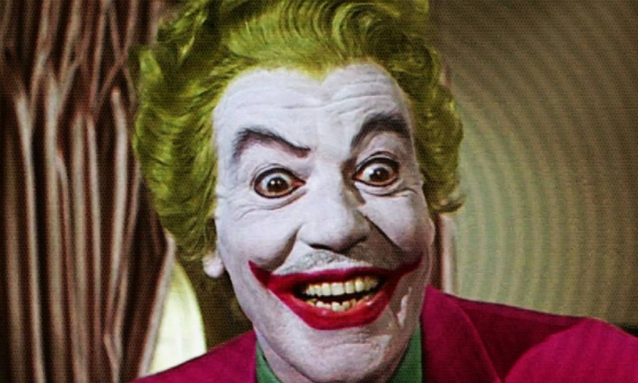 Cesar Romero interpretou Coringa no seriado "Batman", dos anos 1960. Seu vilão tinha, então, uma postura caricata, cômica. Em 1966, foi também ele que fez o papel em "Batman: the movie" Foto: Reprodução