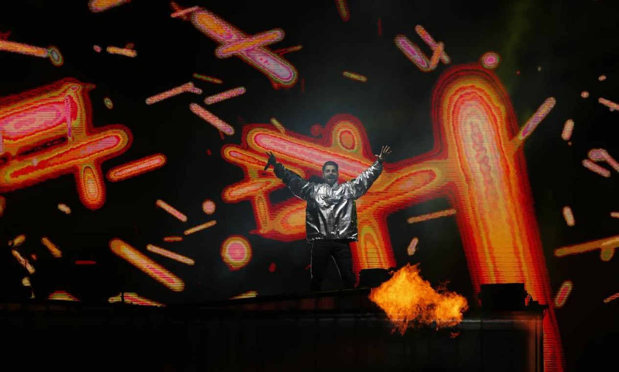 Durante sua apresentação, o DJ brasileiro tocou músicas de outros artistas que pisarão no palco Mundo, como "Work" de Drake Foto: Pablo Jacob / Agência O Globo