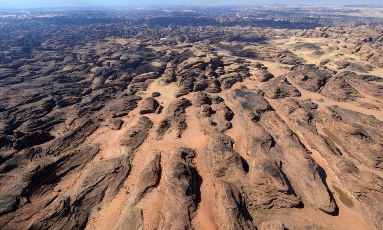 Vista aérea do deserto de Ula, no noroeste da Arábia Saudita Foto: FAYEZ NURELDINE / AFP