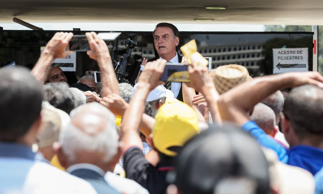 'Interesse na Amazônia não é no índio nem na porra da árvore, é no minério', diz Bolsonaro