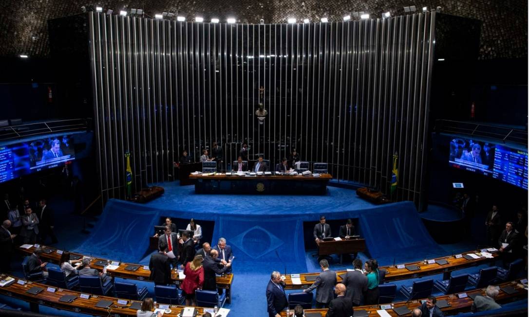 Em sessão na noite de terca-feira, senadores votam em primeiro turno a reforma da Previdência Foto: Daniel Marenco -Agência O Globo