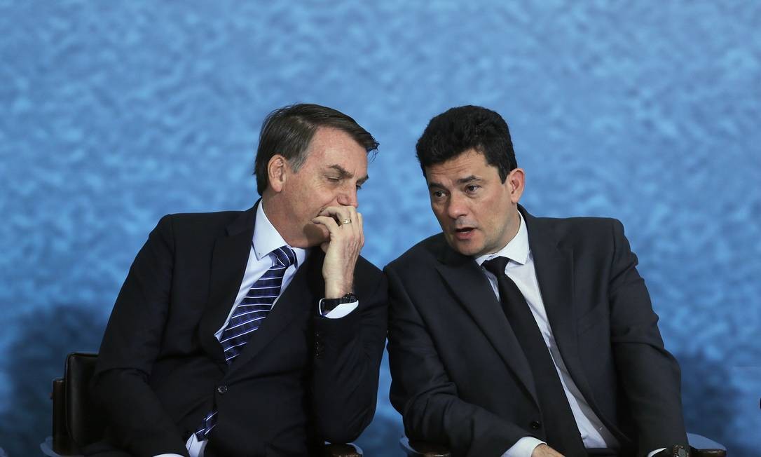 O presidente Jair Bolsonaro e o ministro da Justiça, Sergio Moro, participam da solenidade de lançamento da campanha do projeto anticrime. Foto: Jorge William / O Globo